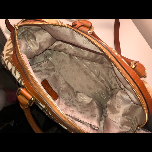 Authentic Michael Kors Purse - Picture 4 of 11